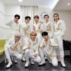 STRAY KIDS